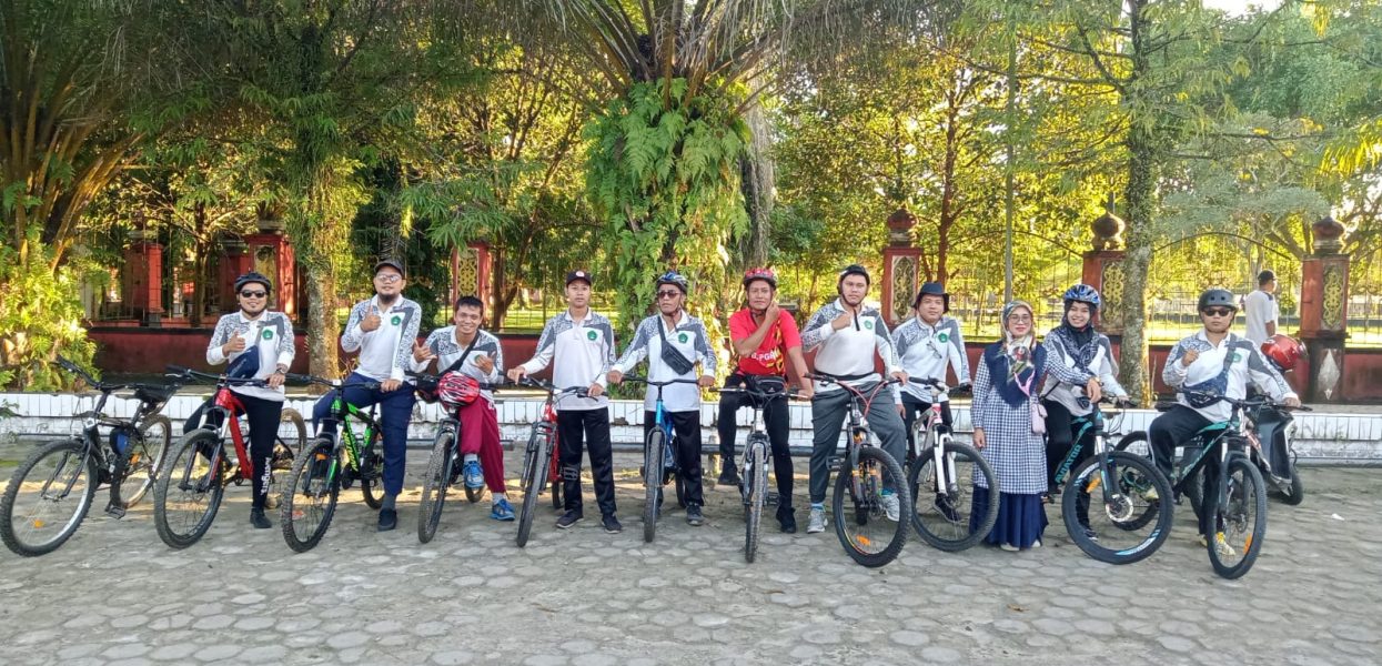 Guru SMKN 3 Sampit Ikut Gowes Bersama di Kotim Sambut UCI MTB di P. Raya