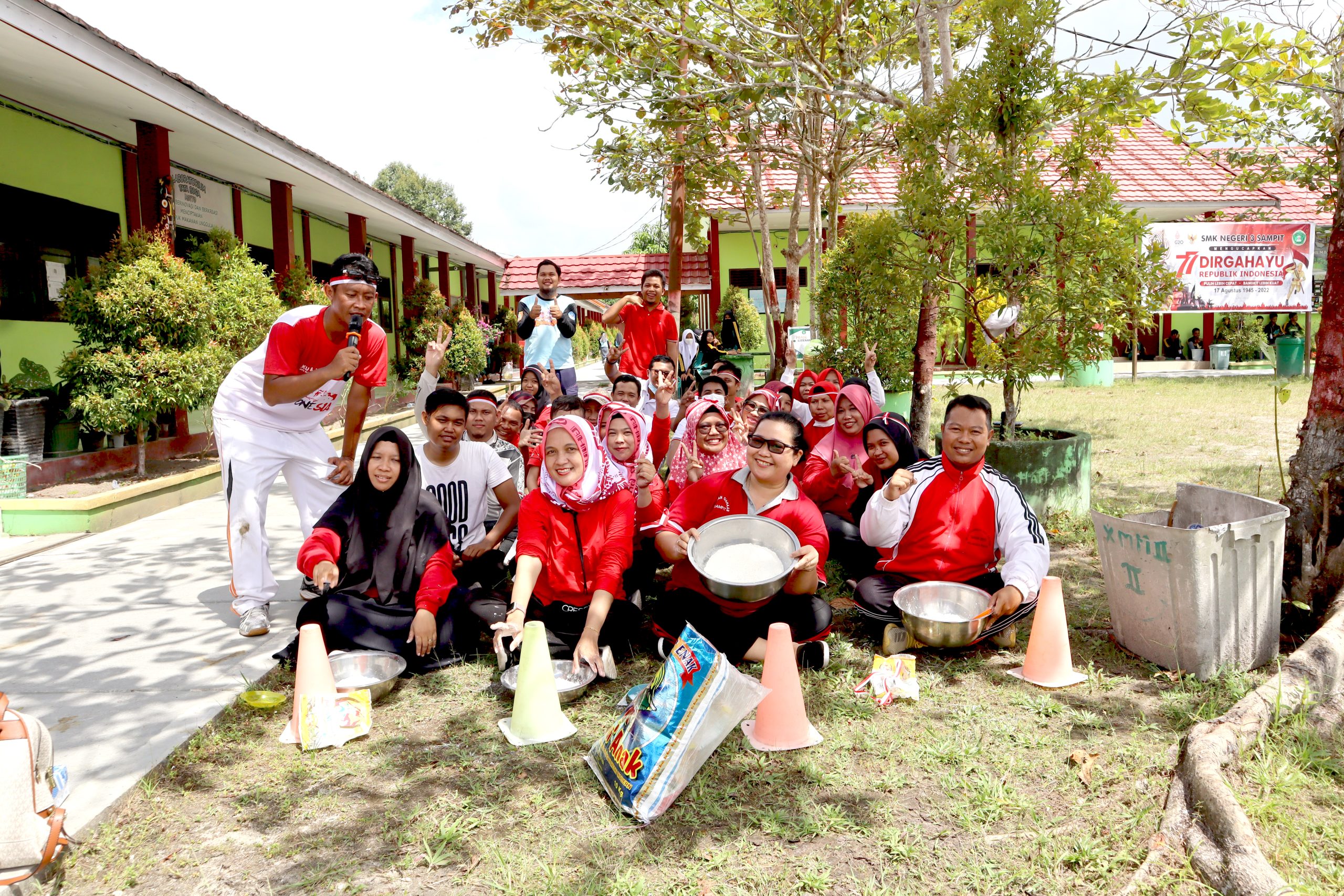 Read more about the article Semarakkan Hut Kemerdekaan Ri yang Ke 77, SMKN 3 Sampit Gelar Berbagai Perlombaan di Halaman Sekolah